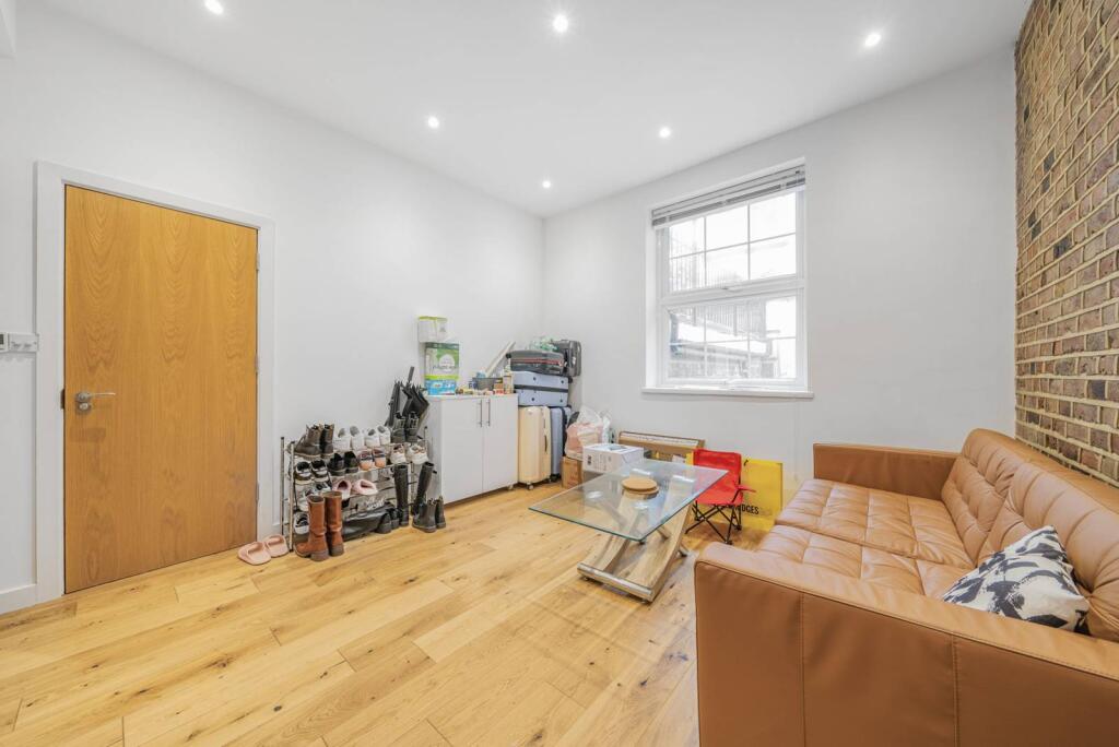 2 bed 1st Floor Flat for rent in London. From Foxtons - Pimlico