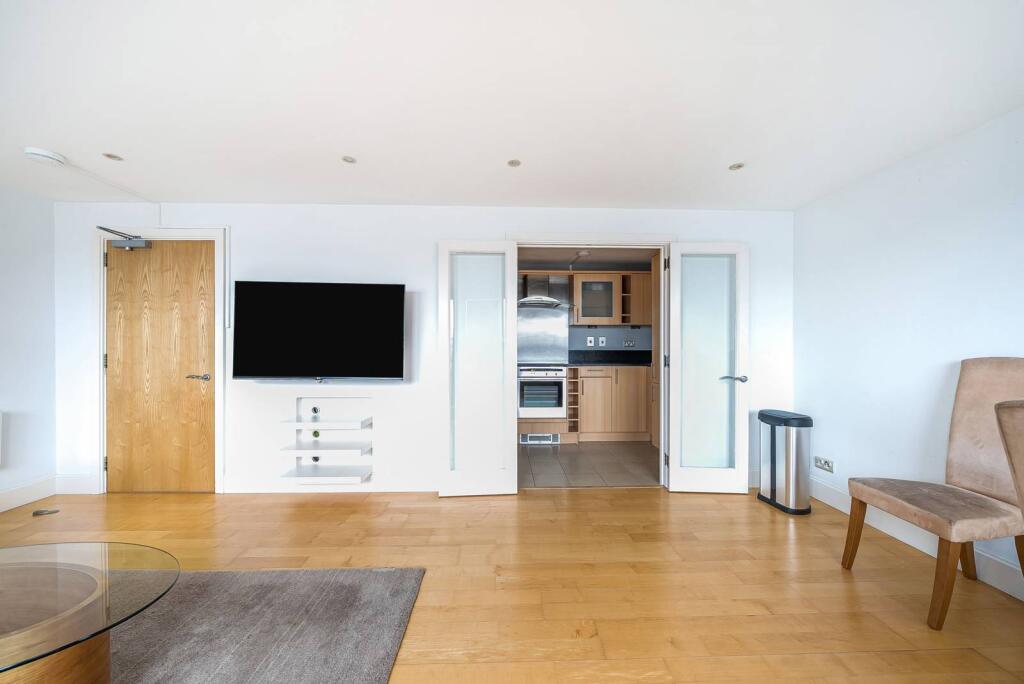 3 bed 1st Floor Flat for rent in Westminster. From Foxtons - Pimlico