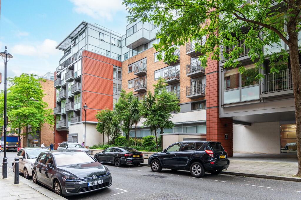 3 bed 1st Floor Flat for rent in London. From Foxtons - Pimlico