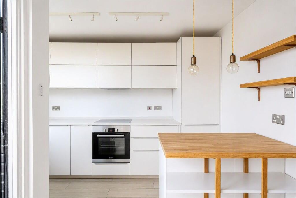2 bed 1st Floor Flat for rent in London. From Foxtons - Pimlico
