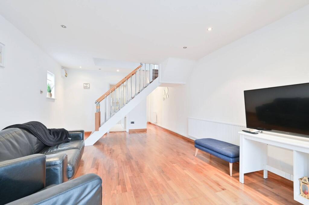 2 bed End of Terrace for rent in Ruislip. From Foxtons - Pinner