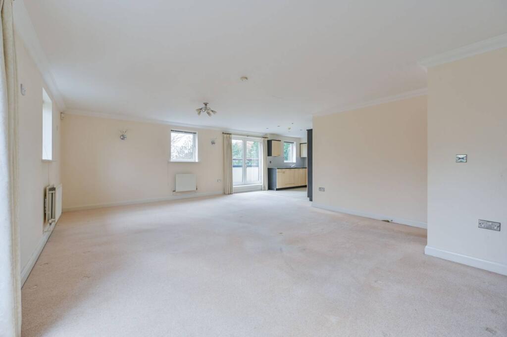 3 bed Penthouse for rent in Northwood. From Foxtons - Pinner