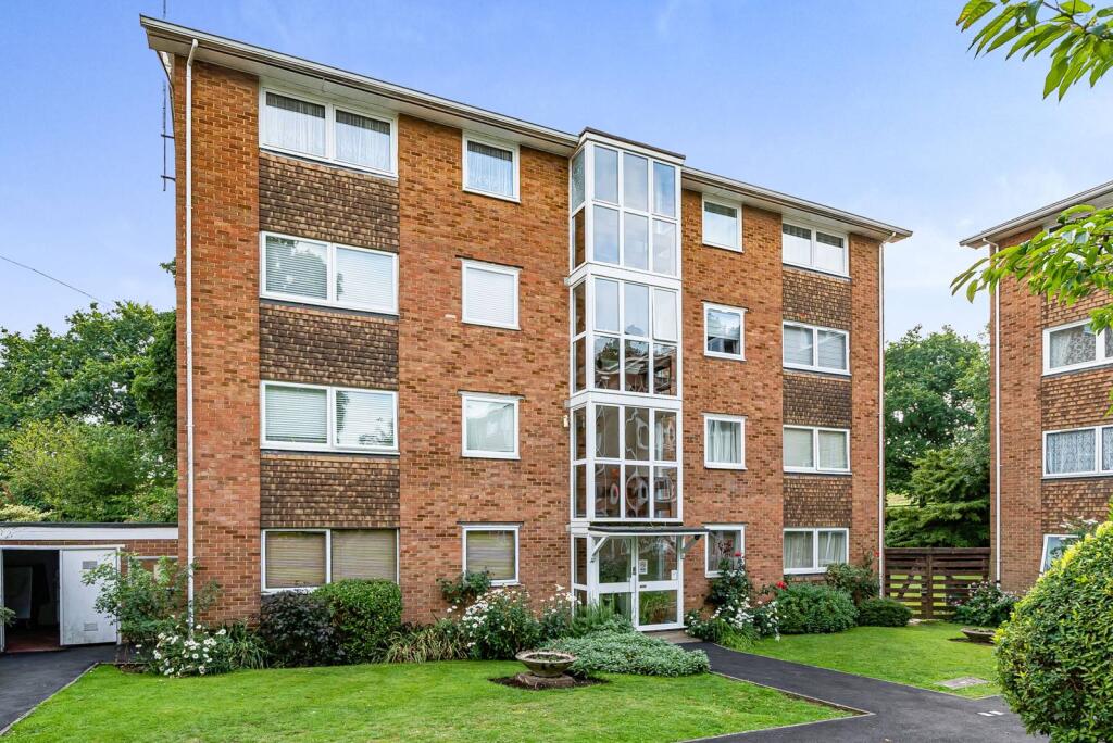 2 bed 1st Floor Flat for rent in Ruislip. From Foxtons - Pinner
