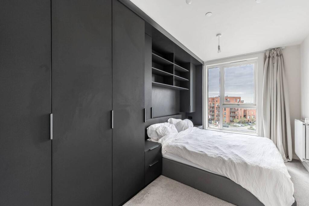 1 bed 1st Floor Flat for rent in Harrow. From Foxtons - Pinner