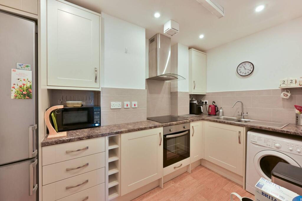 2 bed 1st Floor Flat for rent in Ruislip. From Foxtons - Pinner