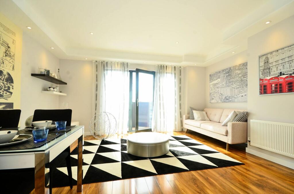1 bed Penthouse for rent in Harrow. From Foxtons - Pinner