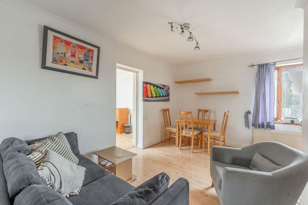 2 bed 1st Floor Flat for rent in Pinner. From Foxtons - Pinner