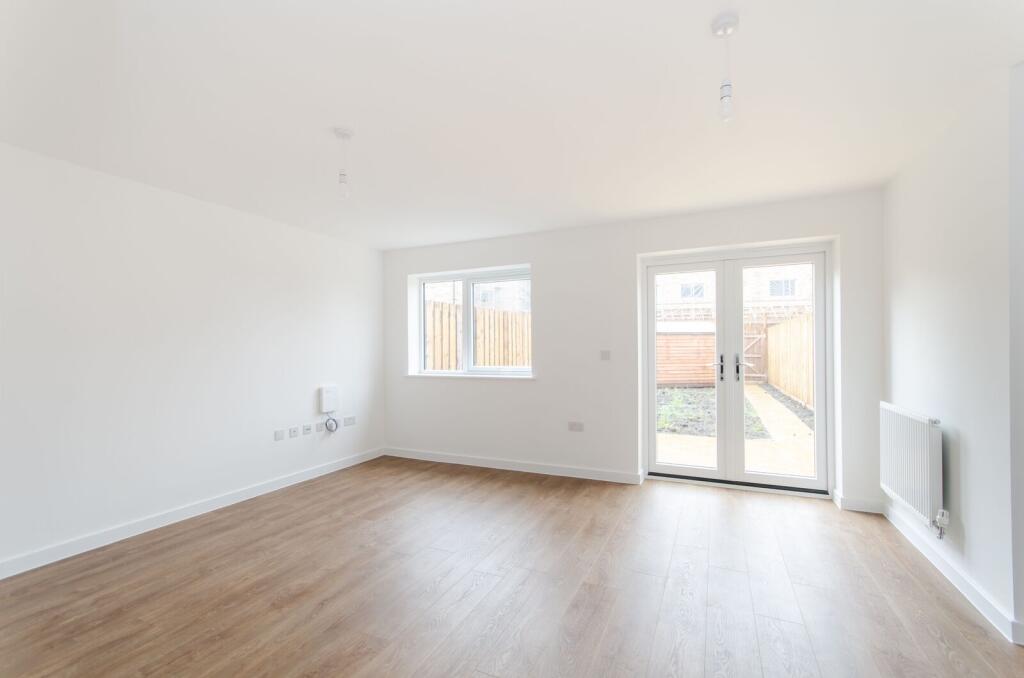 5 bed Detached for rent in Pinner. From Foxtons - Pinner