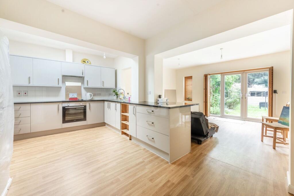 5 bed Detached for rent in Pinner. From Foxtons - Pinner