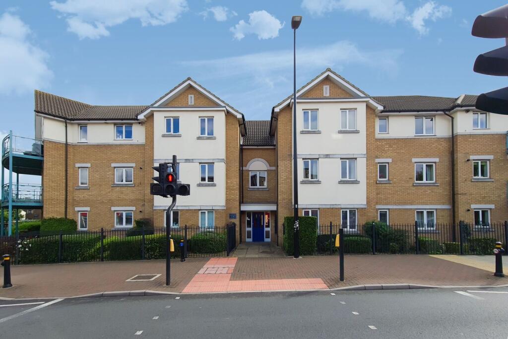 2 bed 1st Floor Flat for rent in Kenton. From Foxtons - Pinner