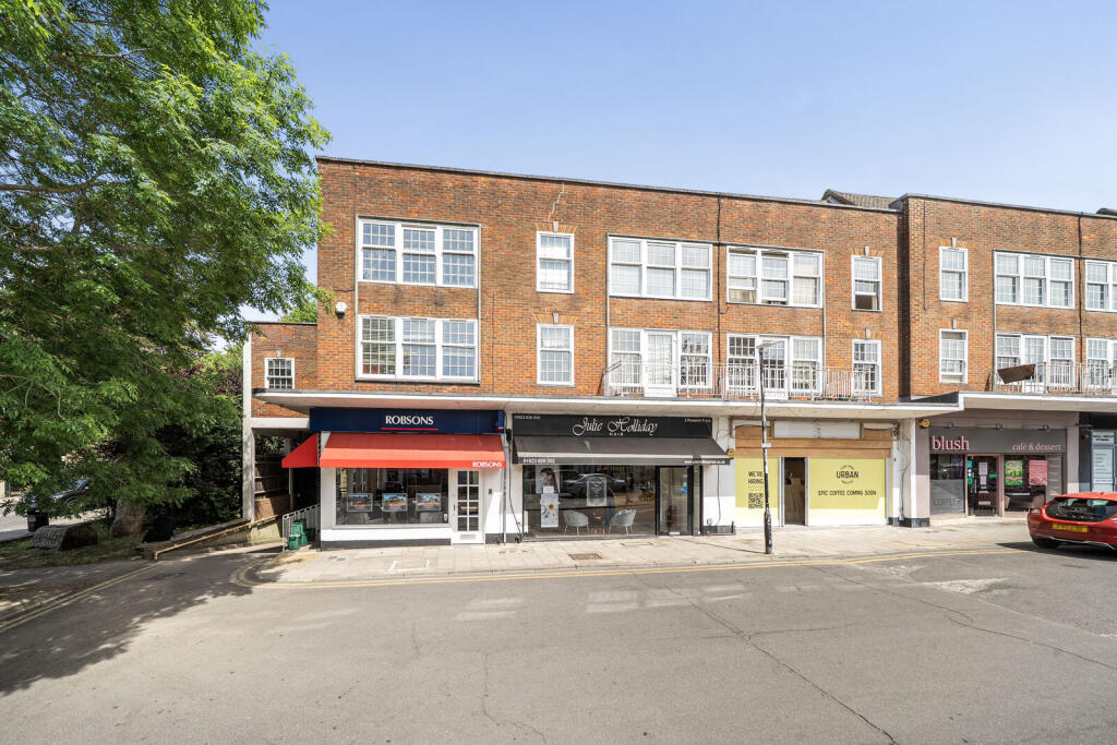 2 bed 1st Floor Flat for rent in Northwood. From Foxtons - Pinner