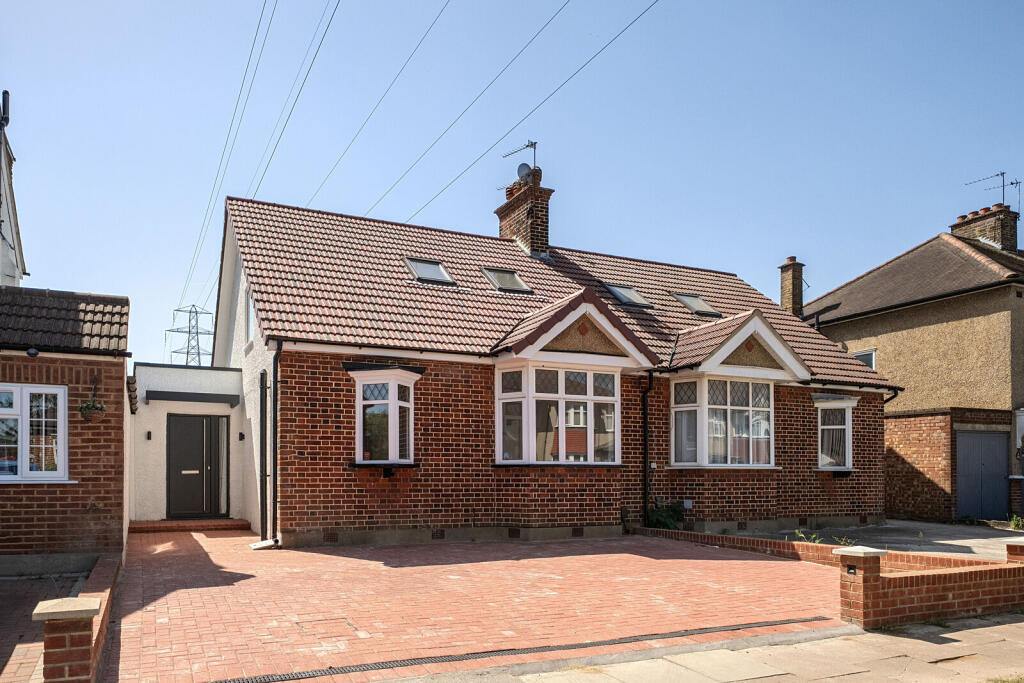 4 bed Semi Detached for rent in Pinner. From Foxtons - Pinner