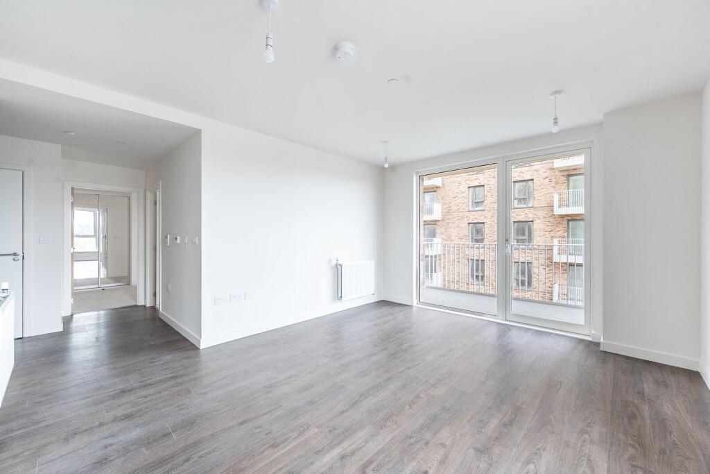 2 bed 1st Floor Flat for rent in Harrow. From Foxtons - Pinner 2 bed 1st Floor Flat for rent in Harrow. From Foxtons - Pinner