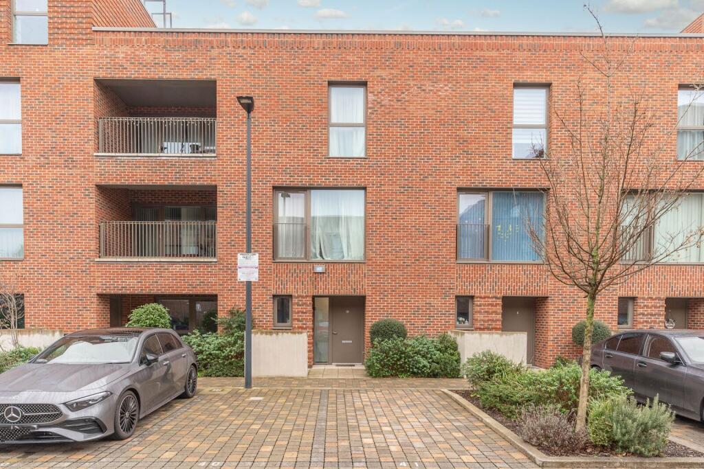 4 bed Mid Terraced House for rent in Harrow. From Foxtons - Pinner