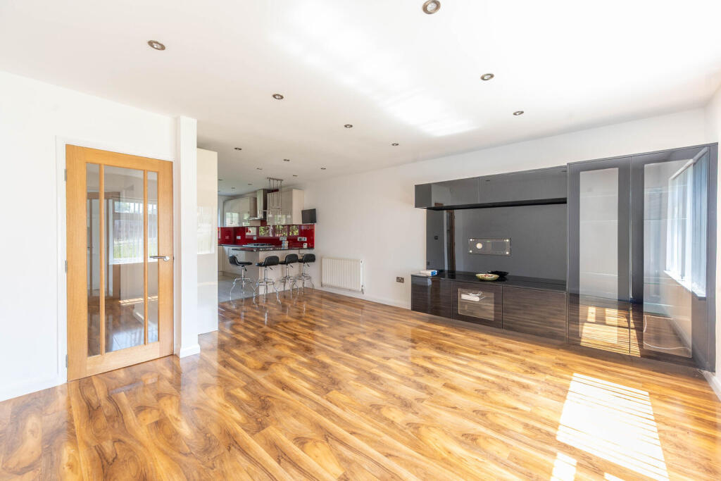 4 bed Detached for rent in Pinner. From Foxtons - Pinner