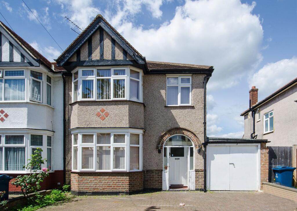 3 bed Semi Detached for rent in Pinner. From Foxtons - Pinner 3 bed Semi Detached for rent in Pinner. From Foxtons - Pinner