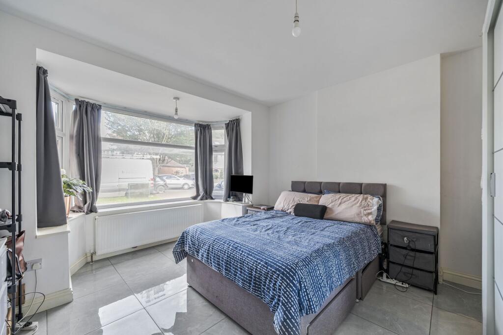 4 bed Studio for rent in Pinner. From Foxtons - Pinner 4 bed Studio for rent in Pinner. From Foxtons - Pinner