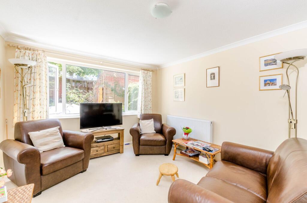 2 bed Detached for rent in Northwood. From Foxtons - Pinner 2 bed Detached for rent in Northwood. From Foxtons - Pinner