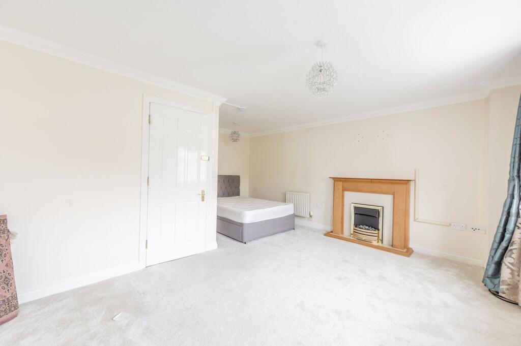 4 bed Studio for rent in Watford. From Foxtons - Pinner