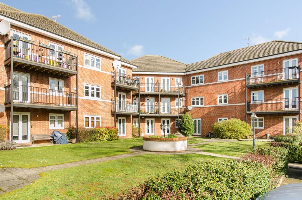 2 bed 1st Floor Flat for rent in Pinner. From Foxtons - Pinner 2 bed 1st Floor Flat for rent in Pinner. From Foxtons - Pinner