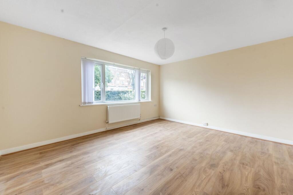 2 bed 1st Floor Flat for rent in Ruislip. From Foxtons - Pinner