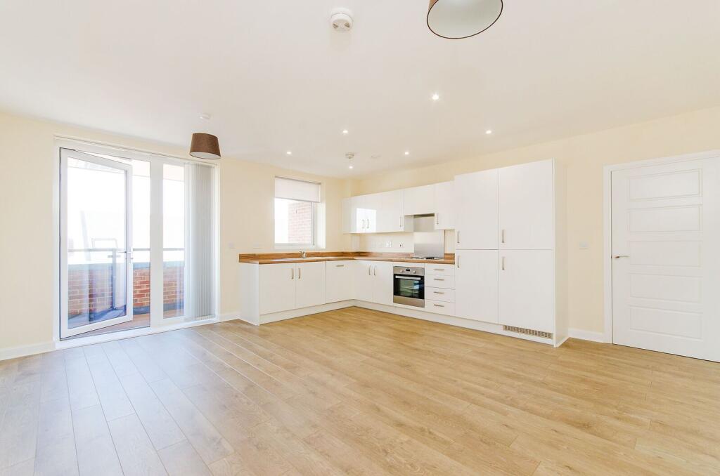 2 bed 1st Floor Flat for rent in Kenton. From Foxtons - Pinner