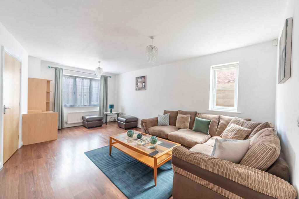 3 bed Semi Detached for rent in Harrow. From Foxtons - Pinner 3 bed Semi Detached for rent in Harrow. From Foxtons - Pinner