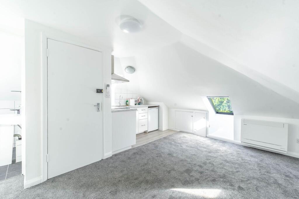 1 bed 1st Floor Flat for rent in Pinner. From Foxtons - Pinner