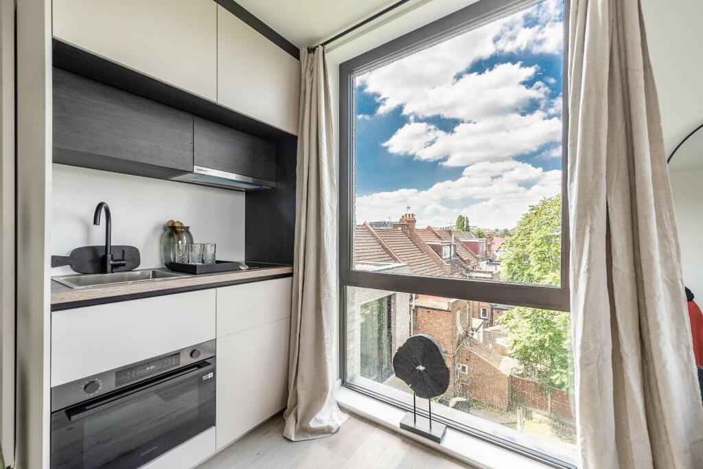 0 bed Studio for rent in Harrow. From Foxtons - Pinner