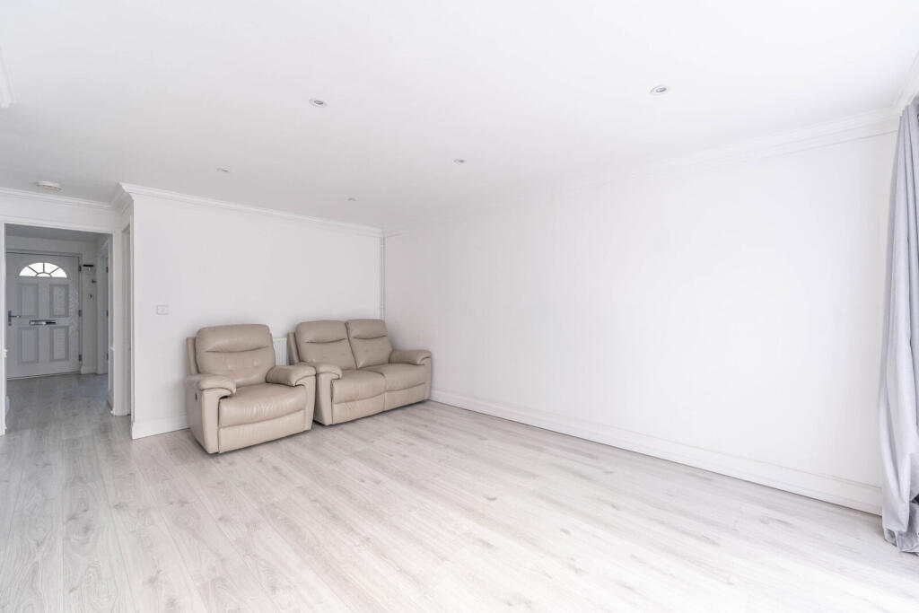 3 bed Detached for rent in Ruislip. From Foxtons - Pinner