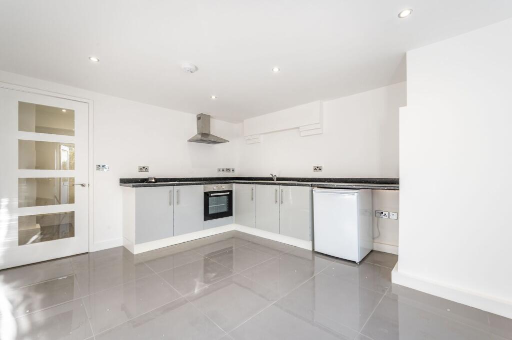 1 bed 1st Floor Flat for rent in London. From Foxtons - Putney