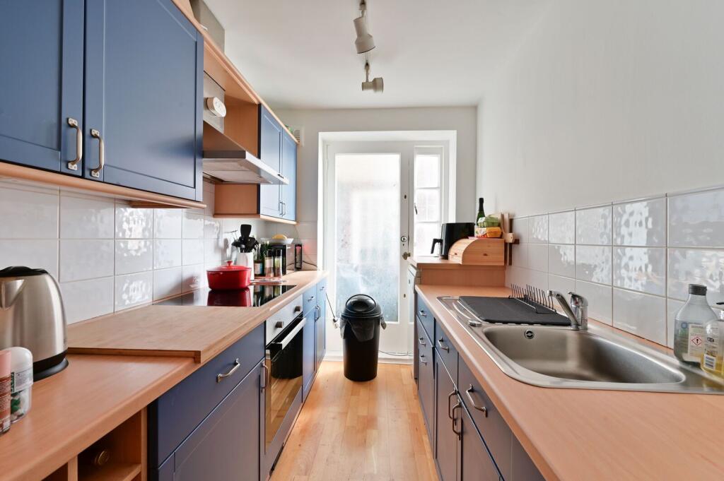 1 bed 1st Floor Flat for rent in London. From Foxtons - Putney