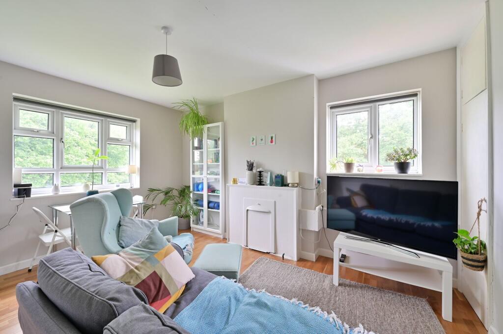 2 bed 1st Floor Flat for rent in London. From Foxtons - Putney