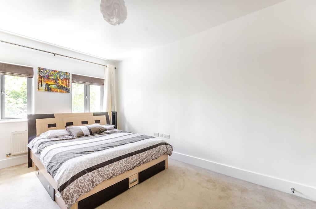 2 bed 1st Floor Flat for rent in London. From Foxtons - Putney
