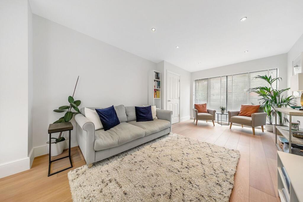 2 bed Annexe for rent in London. From Foxtons - Putney