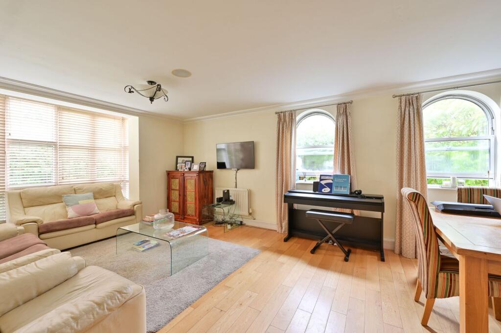 2 bed 1st Floor Flat for rent in London. From Foxtons - Putney