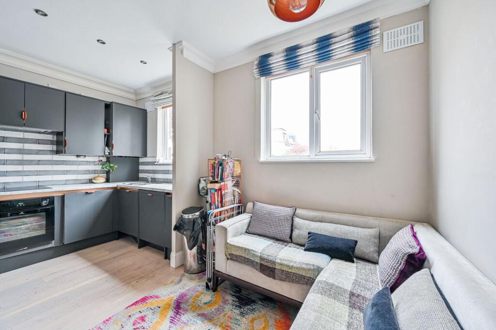 1 bed 1st Floor Flat for rent in London. From Foxtons - Putney