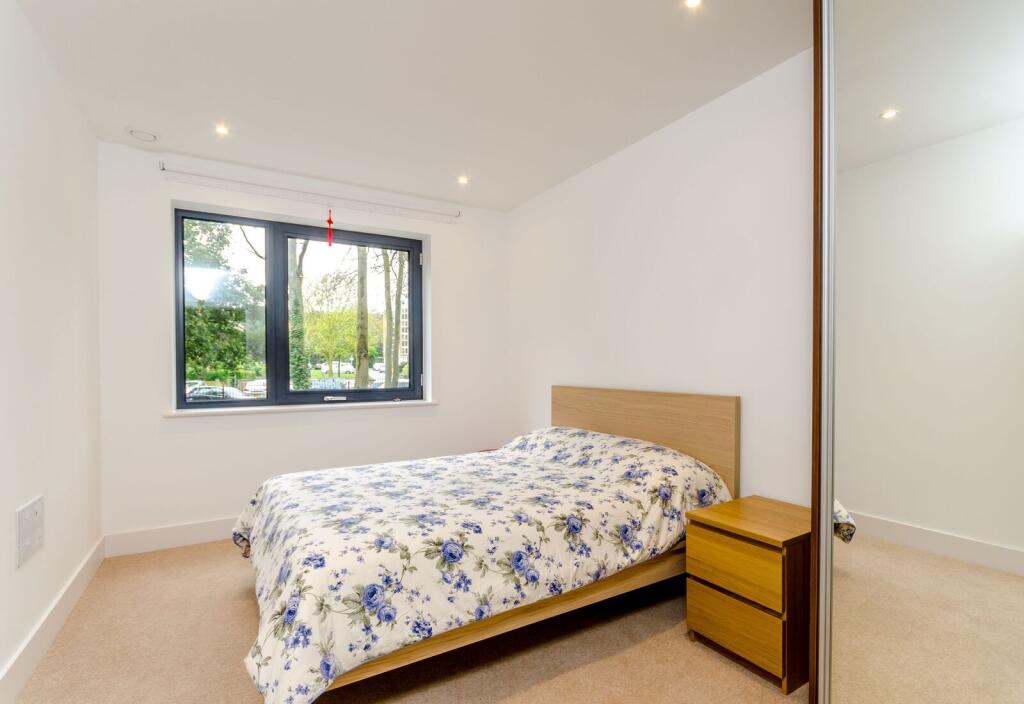 2 bed 1st Floor Flat for rent in London. From Foxtons - Putney