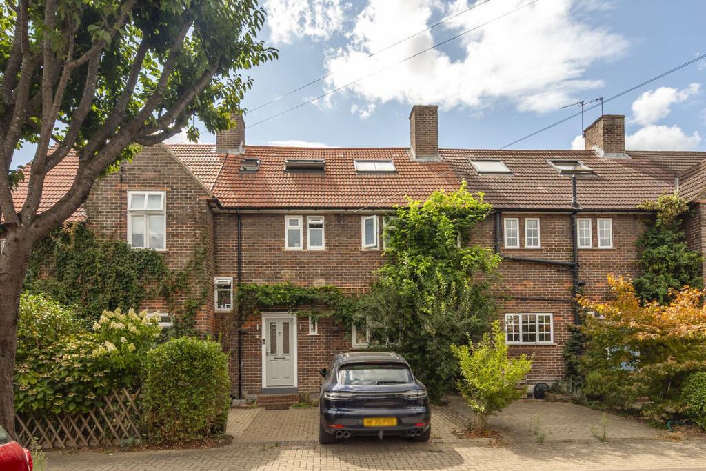 4 bed Semi Detached for rent in London. From Foxtons - Putney