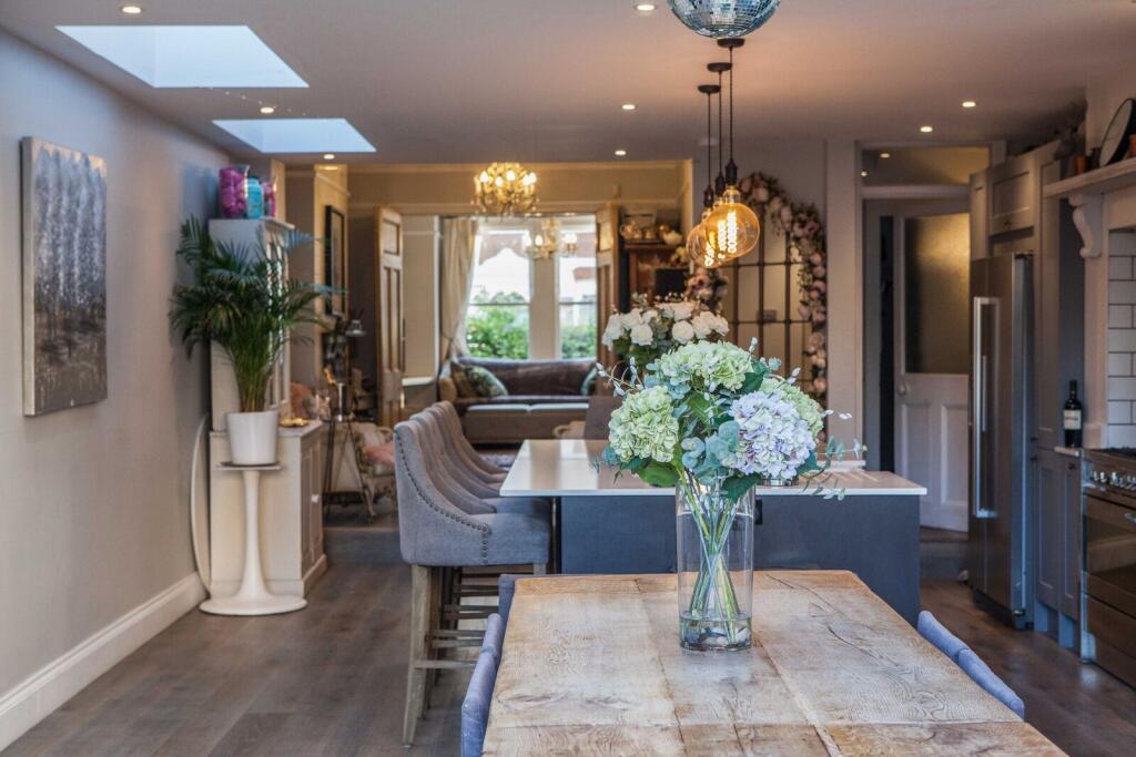 5 bed Mid Terraced House for rent in London. From Foxtons - Putney