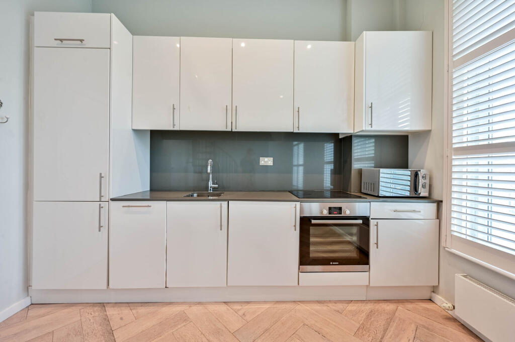 1 bed 1st Floor Flat for rent in London. From Foxtons - Putney