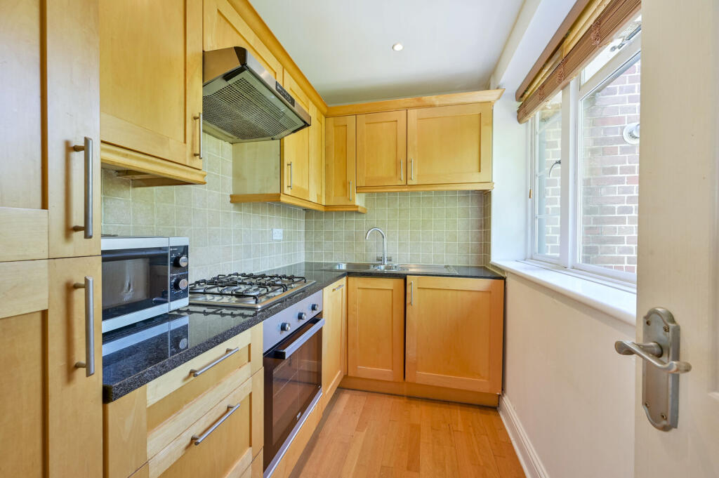 2 bed 1st Floor Flat for rent in London. From Foxtons - Putney