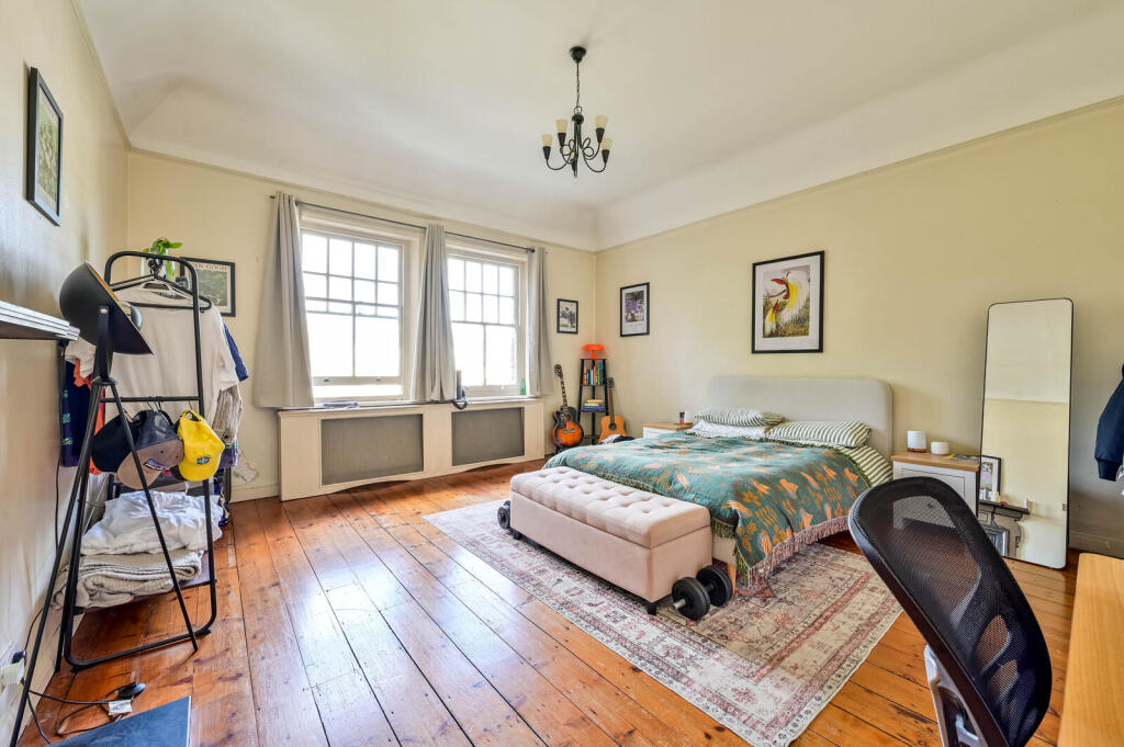 2 bed 1st Floor Flat for rent in London. From Foxtons - Putney
