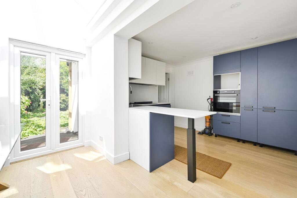 1 bed 1st Floor Flat for rent in London. From Foxtons - Putney