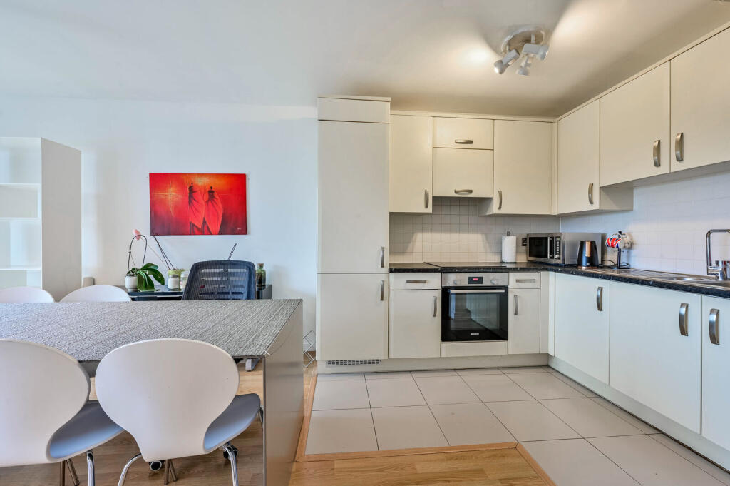 2 bed 1st Floor Flat for rent in London. From Foxtons - Putney