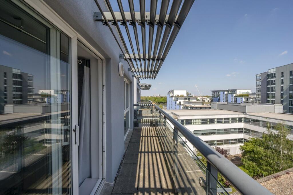 3 bed 1st Floor Flat for rent in London. From Foxtons - Putney