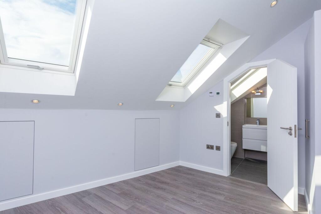 1 bed 1st Floor Flat for rent in London. From Foxtons - Putney