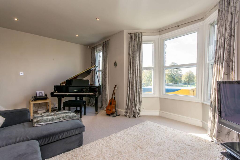 4 bed Annexe for rent in London. From Foxtons - Shepherds Bush 4 bed Annexe for rent in London. From Foxtons - Shepherds Bush