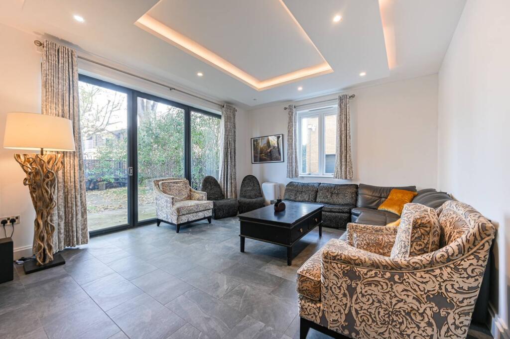 5 bed Detached for rent in London. From Foxtons - Shepherds Bush 5 bed Detached for rent in London. From Foxtons - Shepherds Bush
