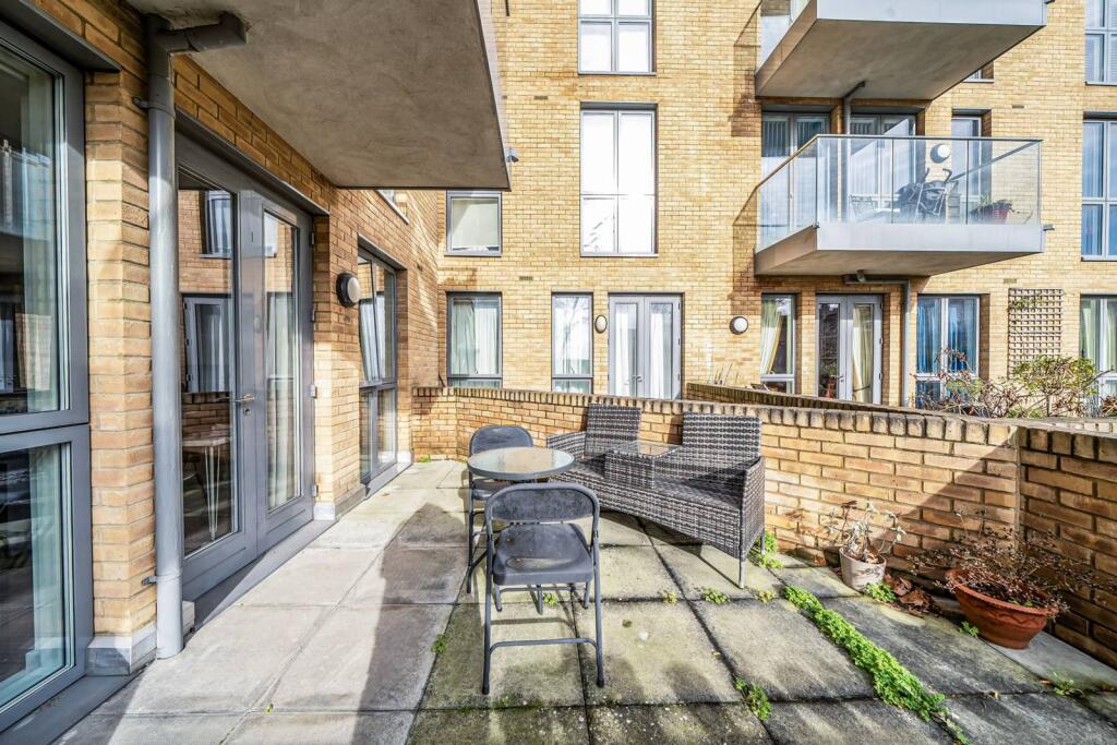 1 bed 1st Floor Flat for rent in London. From Foxtons - Shepherds Bush